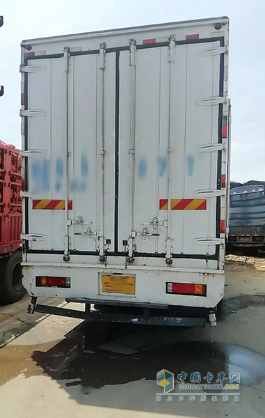 山區(qū)油耗百公里25.91升，龍?bào)J8×4載貨車成績(jī)亮眼！