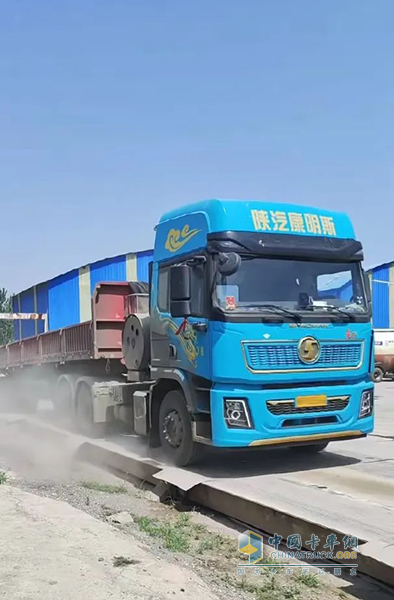 可靠?jī)?yōu)先，服務(wù)到位，王老板說：砂石料選車認(rèn)準(zhǔn)這兩點(diǎn)！