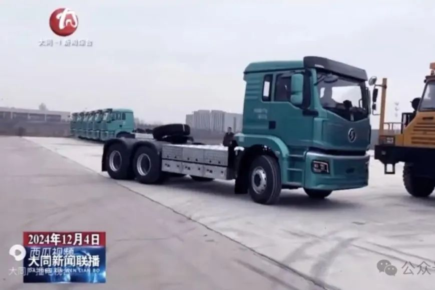 50+500！陜汽德創(chuàng)未來質(zhì)子汽車純電動(dòng)底換牽引車再發(fā)力！