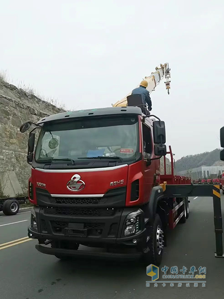 別犯難！乘龍H5隨車吊，助你「一臂之力」