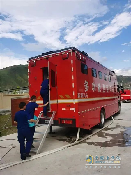 森源鴻馬淋浴車強(qiáng)化應(yīng)急救援后勤保障：溫暖一線人員
