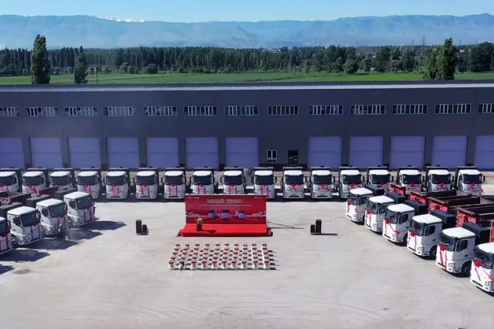 廣汽領(lǐng)程50臺純電動牽引車成功交付鑫通集團
