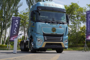新明珠銀川上市首發(fā)：當(dāng)天然氣取代柴油，商用車革命的轟鳴聲從銀川裂變