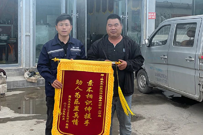 感動服務(wù) 格爾木益聚通解放服務(wù)站，好樣的！
