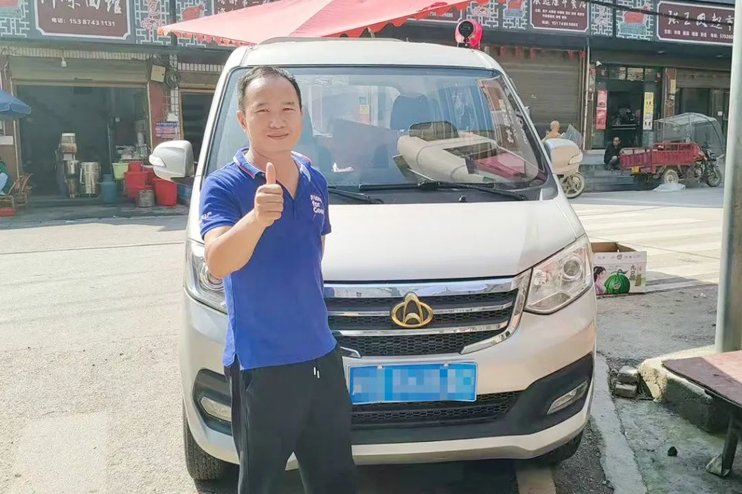 湖南周先生：長(zhǎng)安跨越新豹T3就是我的最佳移動(dòng)果攤！