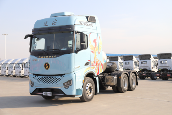陜汽延安S700 LNG牽引車省氣又多拉，讓運(yùn)輸更賺錢