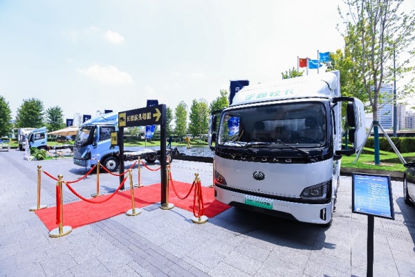 宇通輕卡高端旗艦T6上市登場(chǎng)，重新定義新能源商用車(chē)價(jià)值標(biāo)桿
