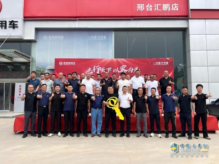 龍行天下 以客為先|60輛東風(fēng)天龍燃?xì)庾幽杠囋诤颖毙吓_交付！共拓“疆煤外運(yùn)”發(fā)展新局
