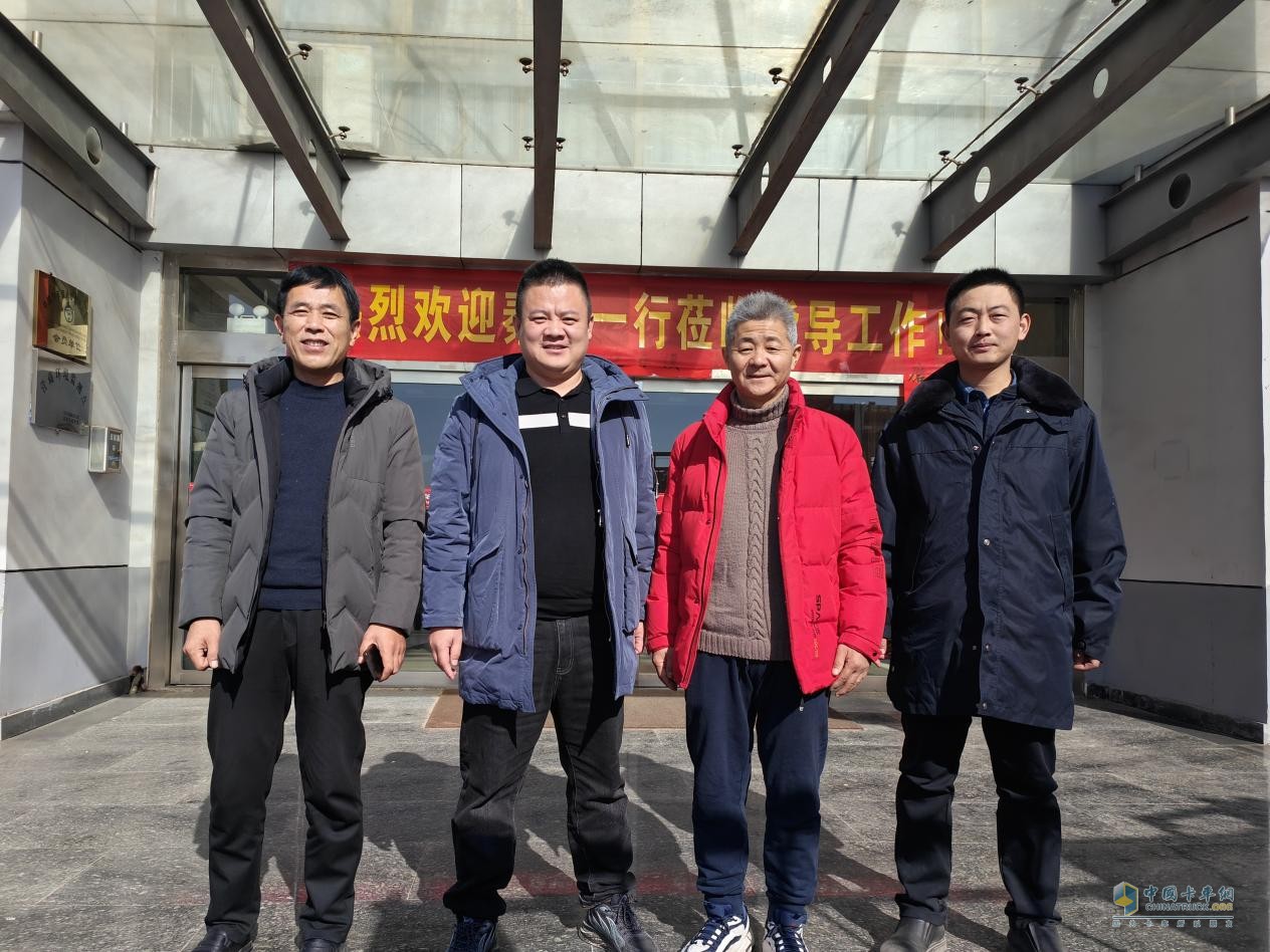 專為新疆定制 昌龍超輕側(cè)翻自卸半掛車挺進(jìn)新疆市場(chǎng)