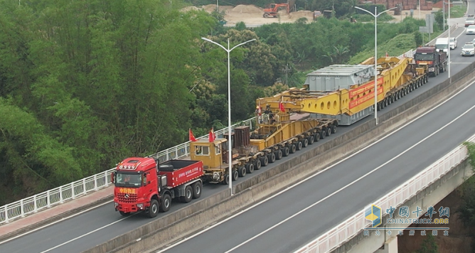 總牽引質(zhì)量500噸！ 新款奔馳Arocs SLT福廈“北電南送”工程大件首運