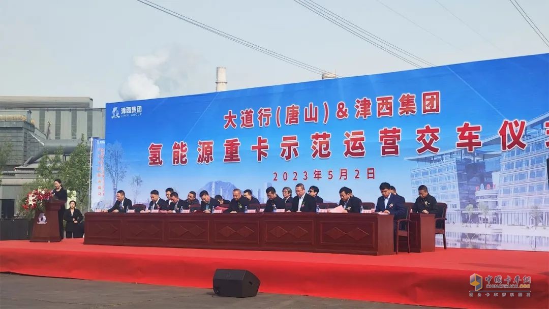 這是未勢(shì)能源聯(lián)動(dòng)產(chǎn)業(yè)鏈伙伴共推氫能重卡，實(shí)現(xiàn)規(guī)?；涞氐挠忠恢匾獣r(shí)刻，標(biāo)志著未勢(shì)能源市場(chǎng)化進(jìn)程全面進(jìn)入提速階段。