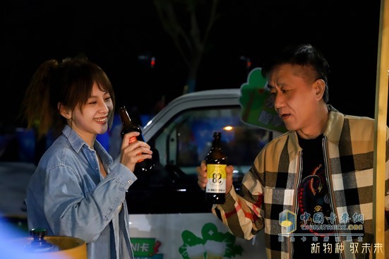 年輕人的新座駕，北汽雷馳新能源MINI卡，可自駕可擺攤
