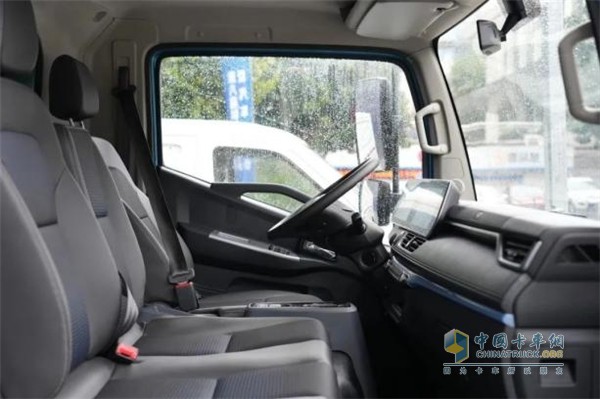 hin震撼！東風(fēng)輕型車“硬核產(chǎn)品”讓您大飽眼福