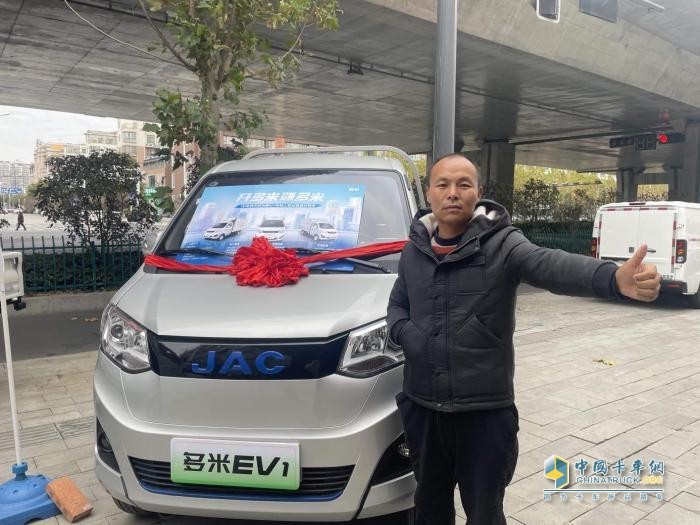 江淮微卡多米EV1榮獲“2024年純電末端物流創(chuàng)業(yè)運(yùn)輸車(chē)”大獎(jiǎng)