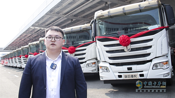 現(xiàn)場交付30臺！聯(lián)合重卡新能源車型助力電動宜賓綠色發(fā)展