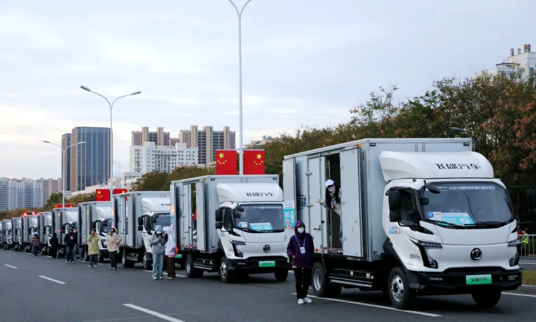 日照半程馬拉松開(kāi)跑！飛碟汽車(chē)新能源輕卡保障賽事顯實(shí)力