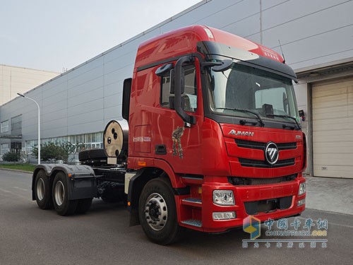 在本期公告的28款牽引車新品中，國六柴油牽引車有4款，國六天然氣牽引車有1款，電動牽引車總共有18款，氫燃料電池牽引車有4款，以及涵蓋1款甲醇牽引車。