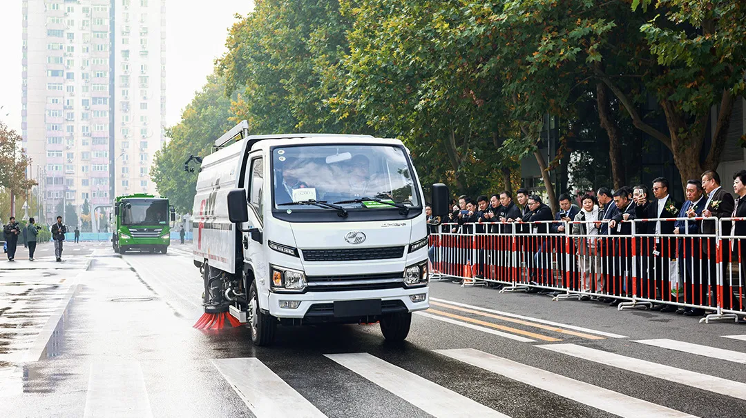 福龍馬亮相2024中國(guó)環(huán)衛(wèi)博覽會(huì)