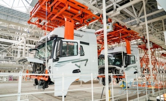 商用車市場收獲“金色十月” 解放、重汽中重卡單月銷量1.7萬+