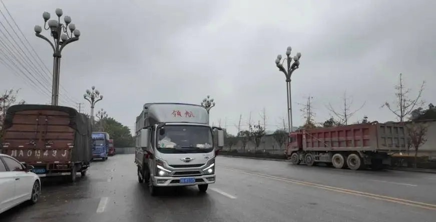 車有勁，續(xù)航遠，四川卡友對領航大G-LNG輕卡一見傾心