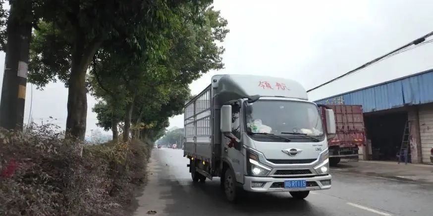 車有勁，續(xù)航遠，四川卡友對領航大G-LNG輕卡一見傾心