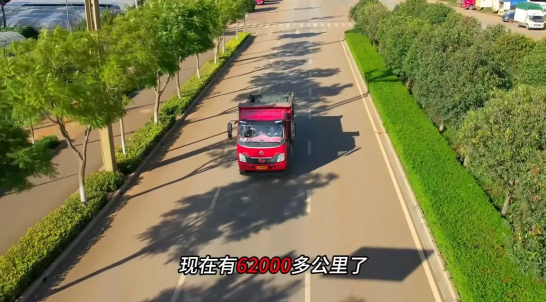 省油動力足！乘龍L3自卸車穩(wěn)跑貨運(yùn)路