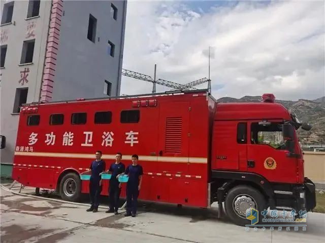 森源鴻馬淋浴車強(qiáng)化應(yīng)急救援后勤保障：溫暖一線人員