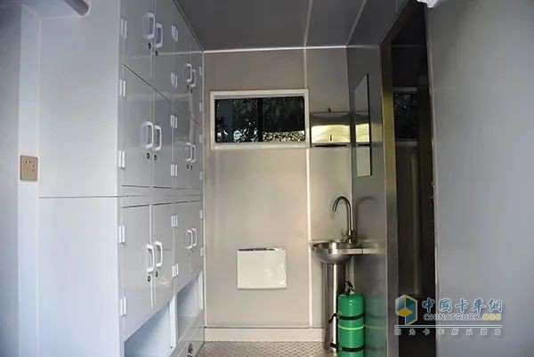 森源鴻馬淋浴車強(qiáng)化應(yīng)急救援后勤保障：溫暖一線人員