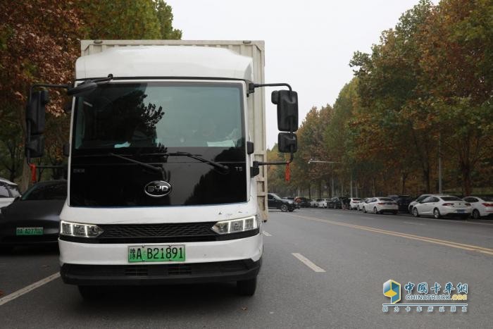 從“賣車”到“種樹”，中國卡車企業(yè)出海誰能笑到最后？