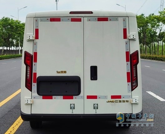 Van寶路冷藏車：城配冷鏈“掘金”利器，無懼“三高”挑戰(zhàn)