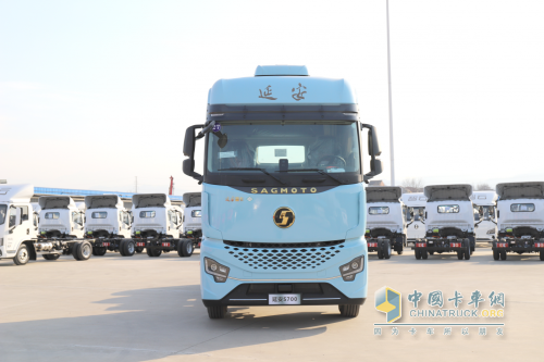 陜汽延安S700 LNG牽引車省氣又多拉，讓運(yùn)輸更賺錢