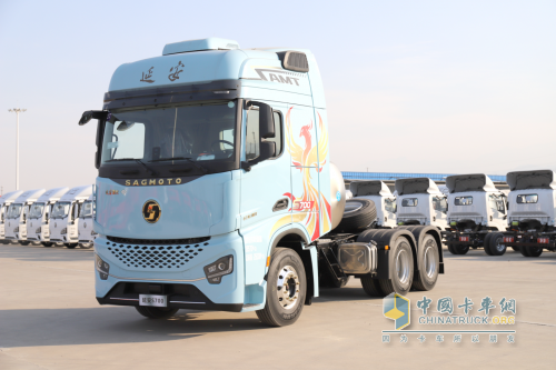 陜汽延安S700 LNG牽引車省氣又多拉，讓運(yùn)輸更賺錢
