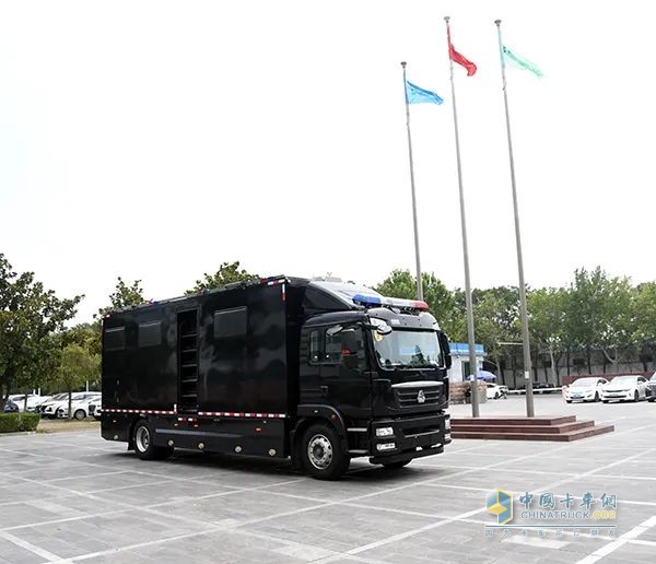 森源鴻馬多功能宿營車奔赴湖南 筑牢警務(wù)后勤防線