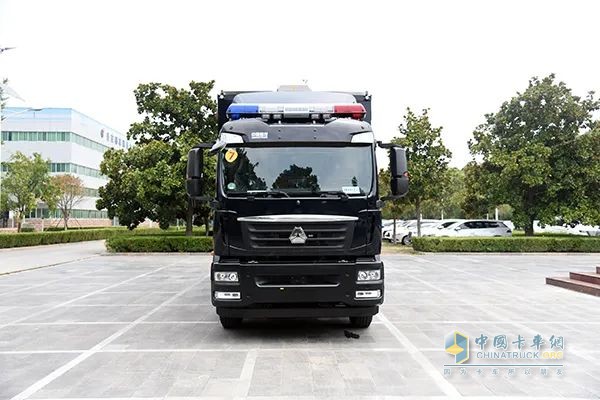 森源鴻馬多功能宿營車奔赴湖南 筑牢警務(wù)后勤防線