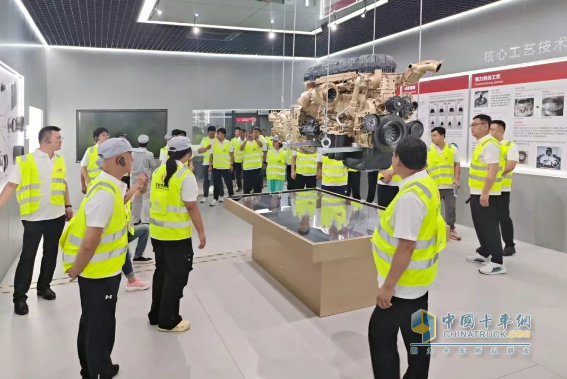 風(fēng)和百店聚十堰 凝心聚力共奮進—東風(fēng)商用車舉辦 “風(fēng)和百店 走進東風(fēng)” 活動
