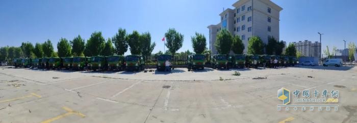 宇通新能源環(huán)衛(wèi)車交付周口，助力打造城鄉(xiāng)垃圾收運(yùn)新標(biāo)桿！