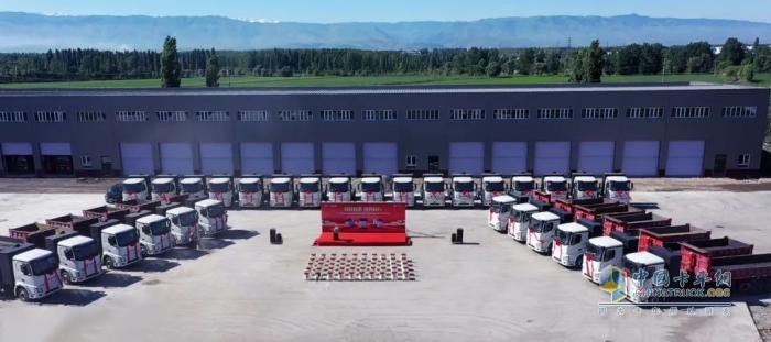 廣汽領(lǐng)程50臺(tái)純電動(dòng)牽引車(chē)成功交付鑫通集團(tuán)