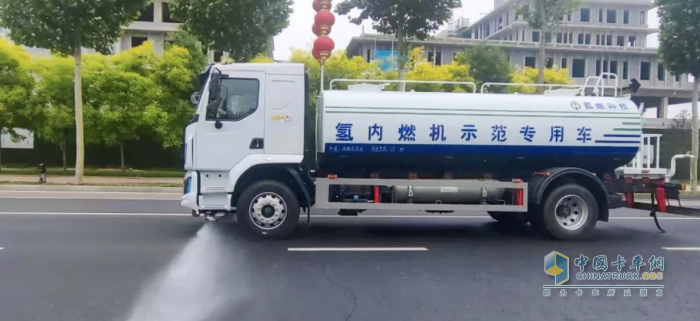 中國首臺商用車燃?xì)浒l(fā)動機(jī)在河北滄州投用