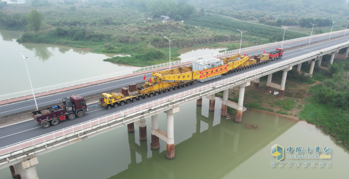 總牽引質(zhì)量500噸！ 新款奔馳Arocs SLT福廈“北電南送”工程大件首運