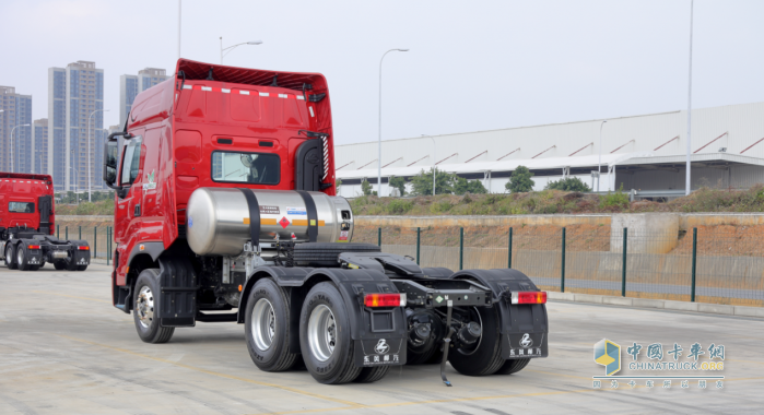 530大馬力、低自重，乘龍H7 LNG牽引車強勢來襲