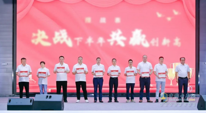 52款新品發(fā)布！東風(fēng)新疆?dāng)y手合作伙伴全力迎戰(zhàn)下半場