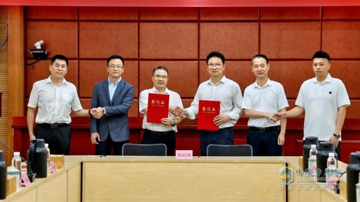 寧德時(shí)代與中國(guó)石化合作的首個(gè)重卡換電站