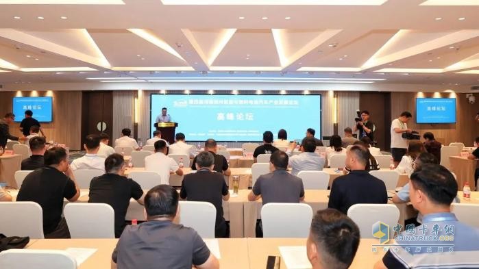 宇通重工亮相鄭州國際新能源汽車博覽會