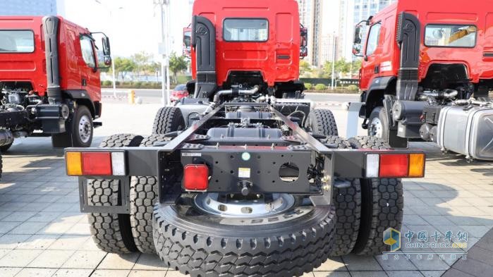 破解工程運(yùn)輸難點(diǎn)，乘龍M3自卸車讓城鄉(xiāng)基建運(yùn)輸更賺錢