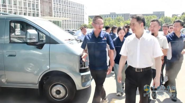 重慶市政府副市長鄭向東調(diào)研長安跨越：勉勵企業(yè)以創(chuàng)新驅(qū)動商用車產(chǎn)業(yè)高質(zhì)量發(fā)展
