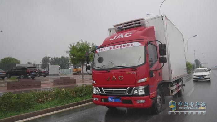 長途運(yùn)輸冷凍貨物，創(chuàng)業(yè)7年的他攜手江淮1卡駿鈴做老板