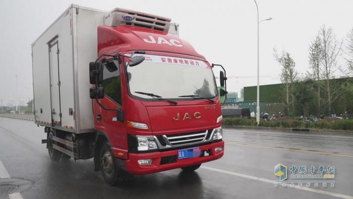 長途運(yùn)輸冷凍貨物，創(chuàng)業(yè)7年的他攜手江淮1卡駿鈴做老板