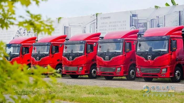 燃動(dòng)福建！百臺(tái)徐工新能源電動(dòng)牽引車交付
