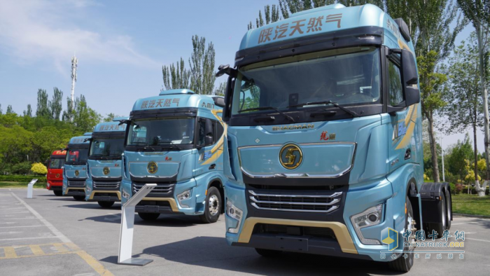 新明珠銀川上市首發(fā)：當(dāng)天然氣取代柴油，商用車革命的轟鳴聲從銀川裂變