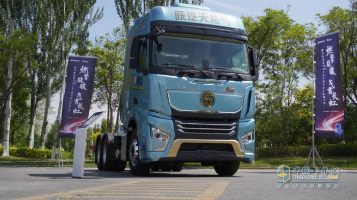 新明珠銀川上市首發(fā)：當(dāng)天然氣取代柴油，商用車革命的轟鳴聲從銀川裂變
